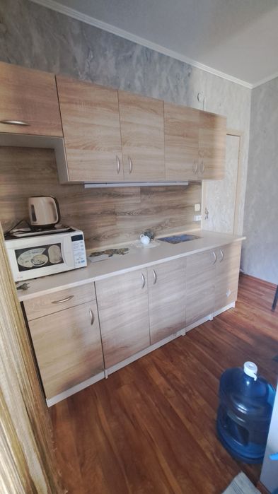 Подобова оренда пів будинку.