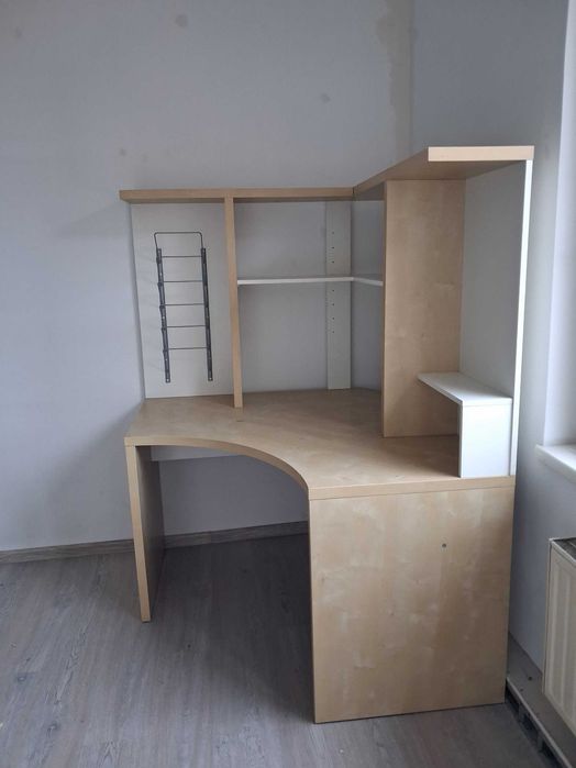 Biurko narożne z nadstawka