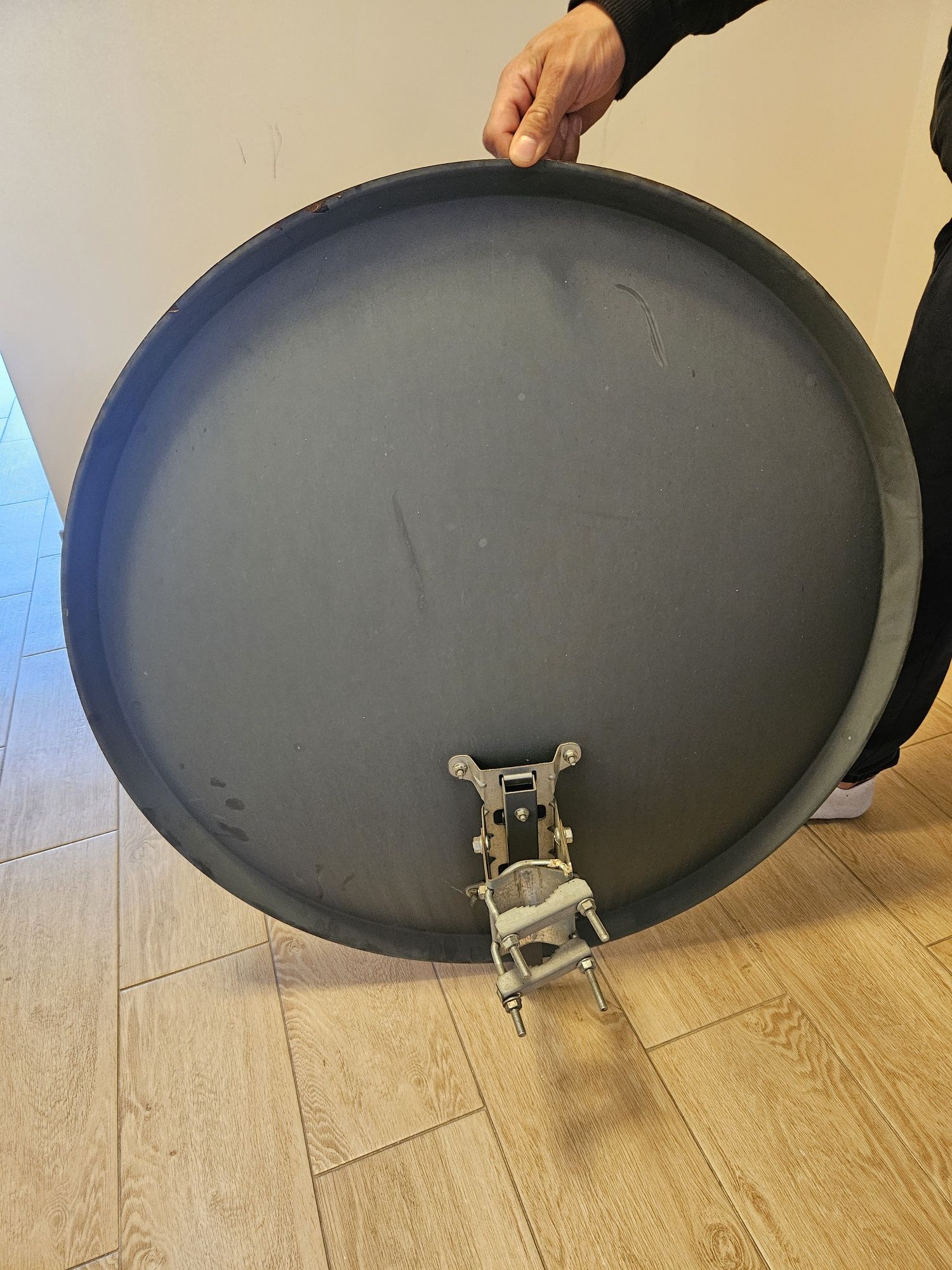Antena satelitarna konwekrter