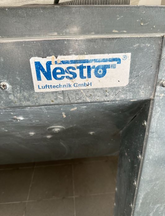 Шлифовальный стол Nestro NAST для работы ручным инструментом.