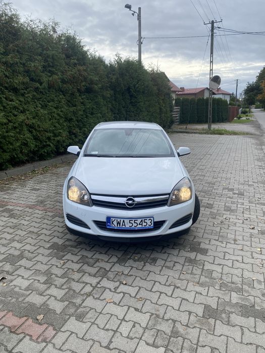 Opel Astra H GTC 2006r