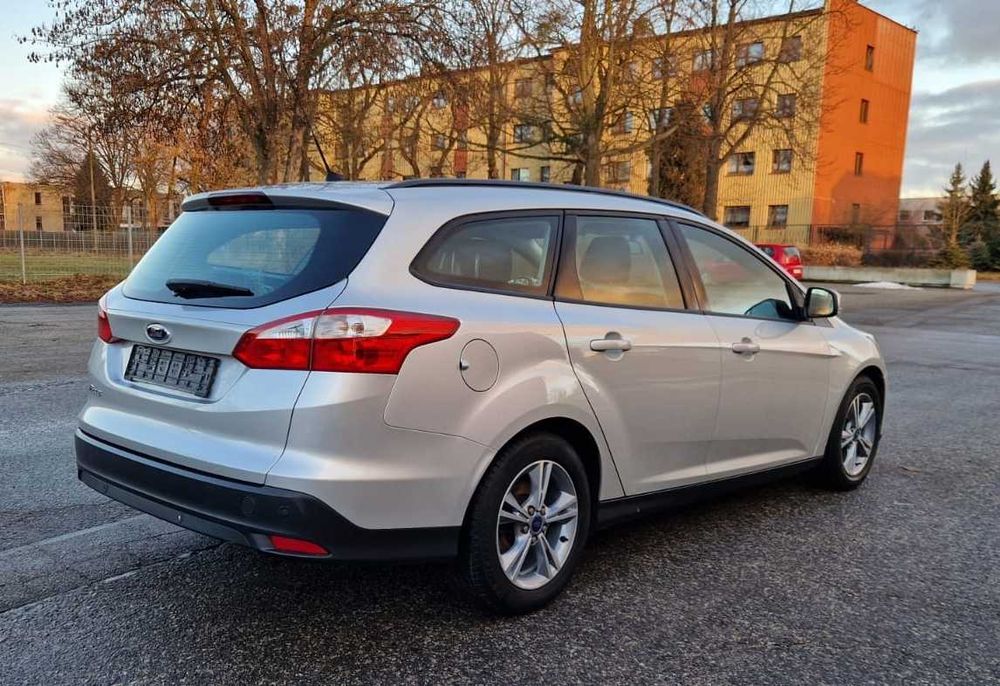 Ford Focus  1.6 105 KM / Serwisowany / 2 komplety kół