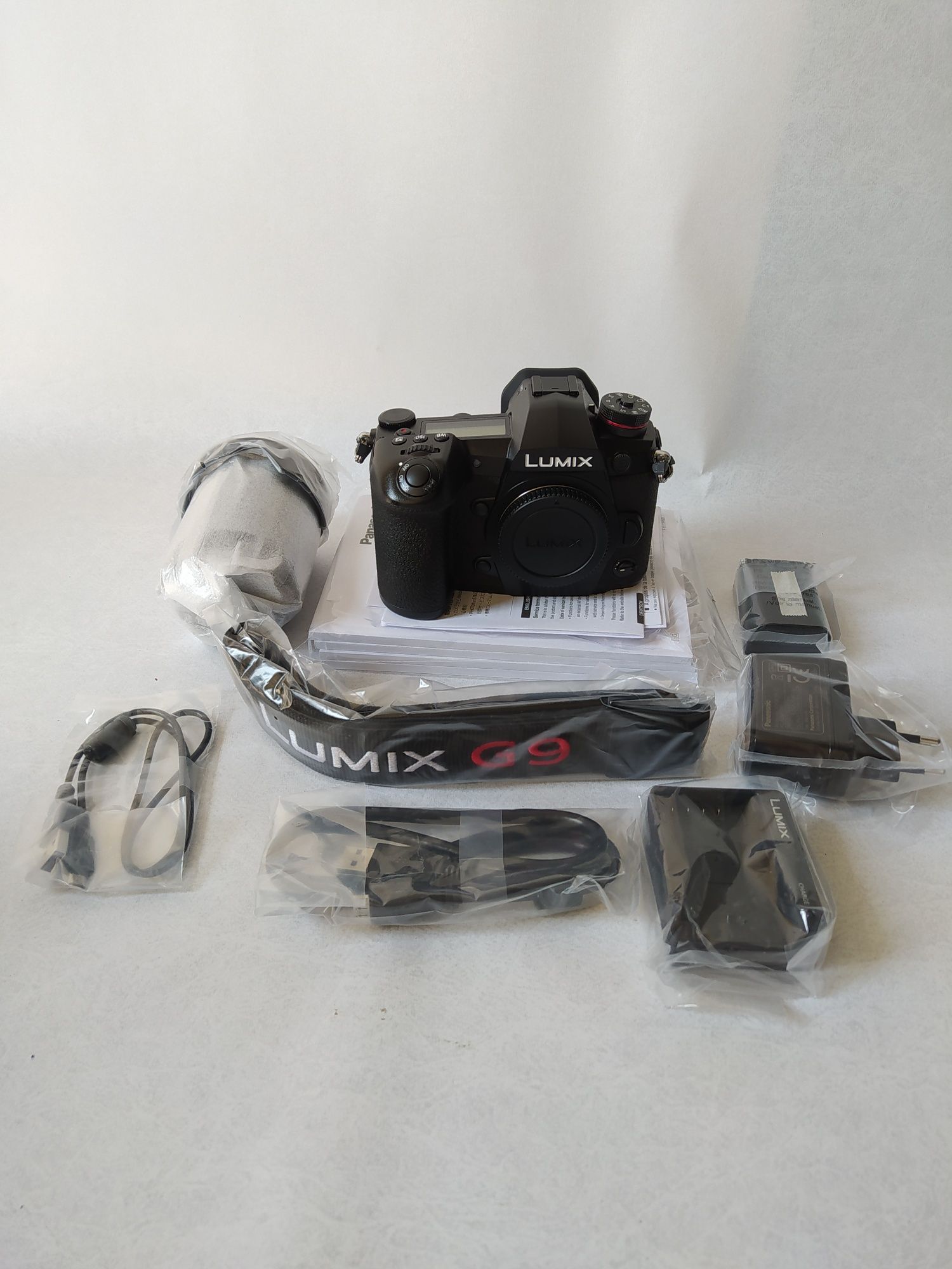 Фотоапарат Panasonic Lumix DC-G9 kit (12-60mm)