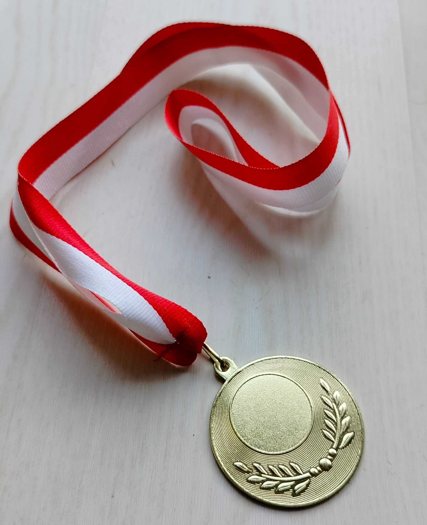 Złoty medal średnicy 5 cm