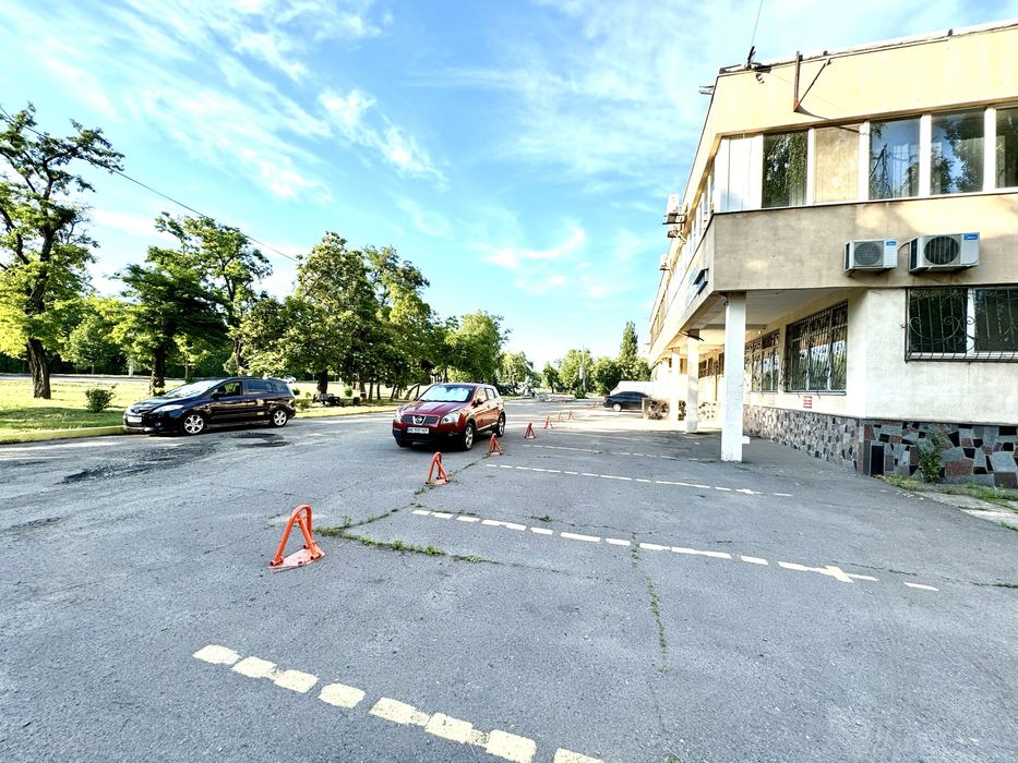 Оренда офісу з ремонтом, меблями, 180,3 м.кв, всі коммунікації