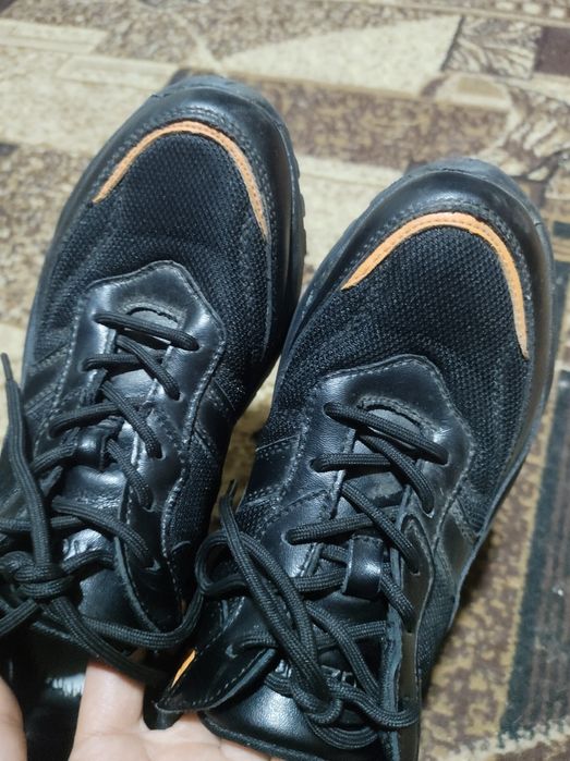 Кросівки жіночі чорні