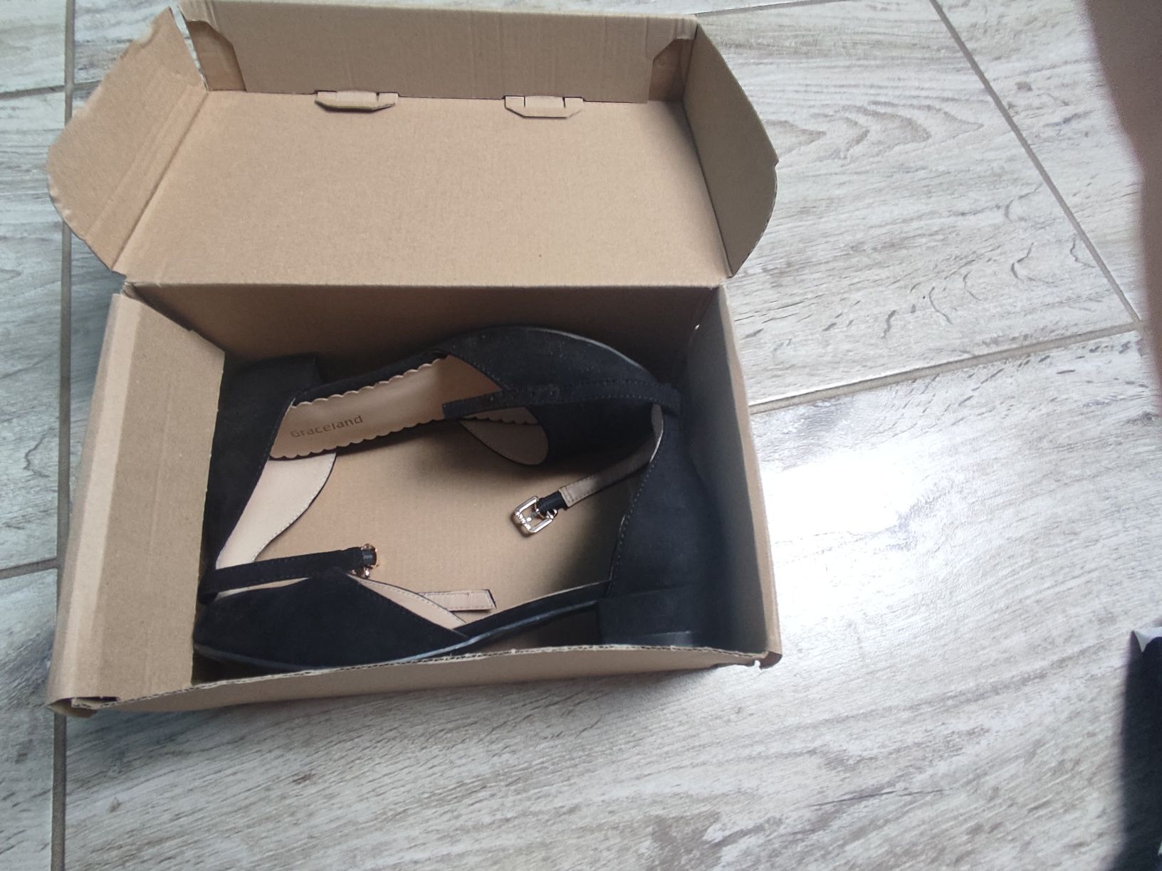 Buty czarne na obcasie