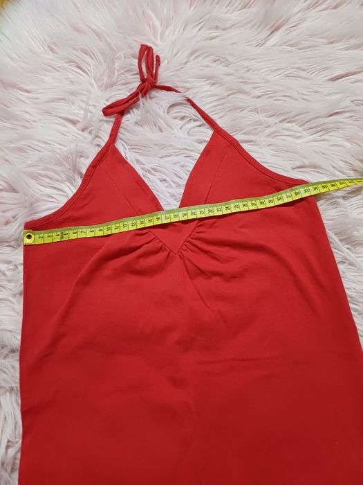 Czerwony dopasowany top wiązany na szyi 40