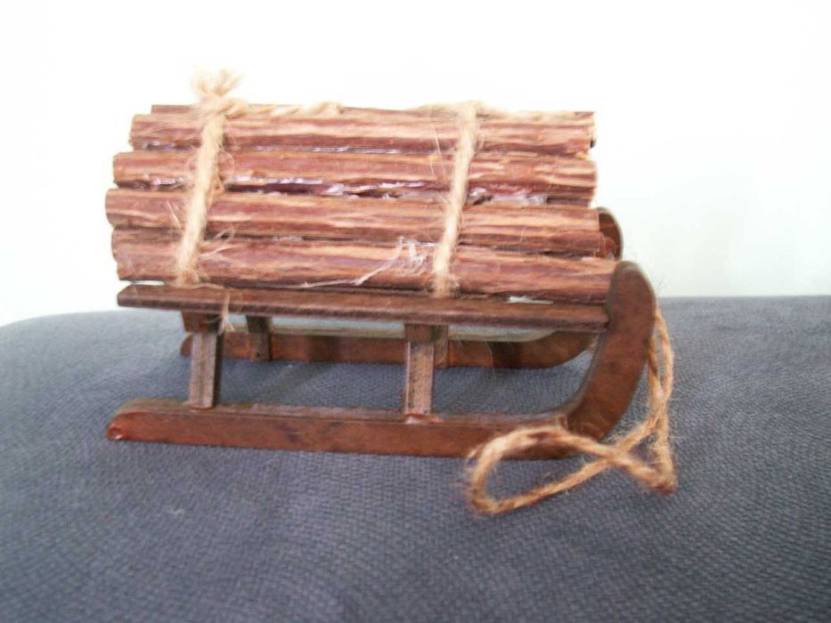 Akcesoria do szopki Sanki z drewnem - Szopka - Stajenka - Stajenki