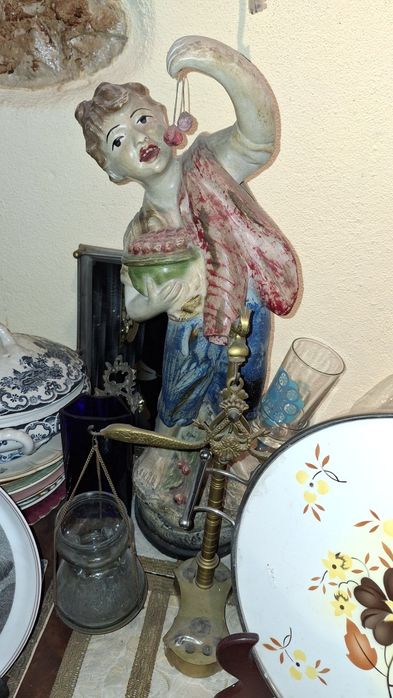 Escultura boneco faiança raro