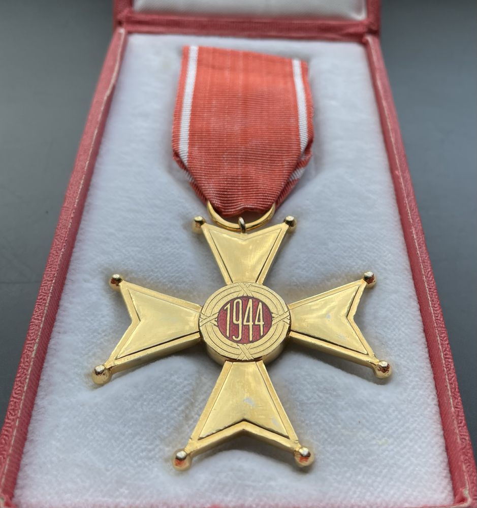 Krzyż Oficerski Orderu Odrodzenia Polski PRL w dedykowanym pudełku