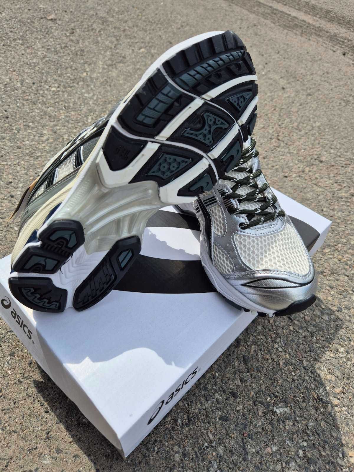 Чоловічі кросівки Asics Gel Kayano 14