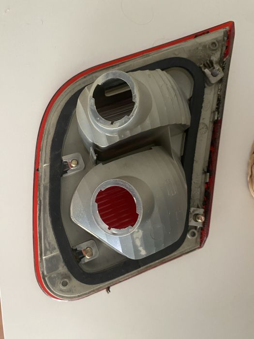 Farol esquerdo mitsubishi carisma 2002