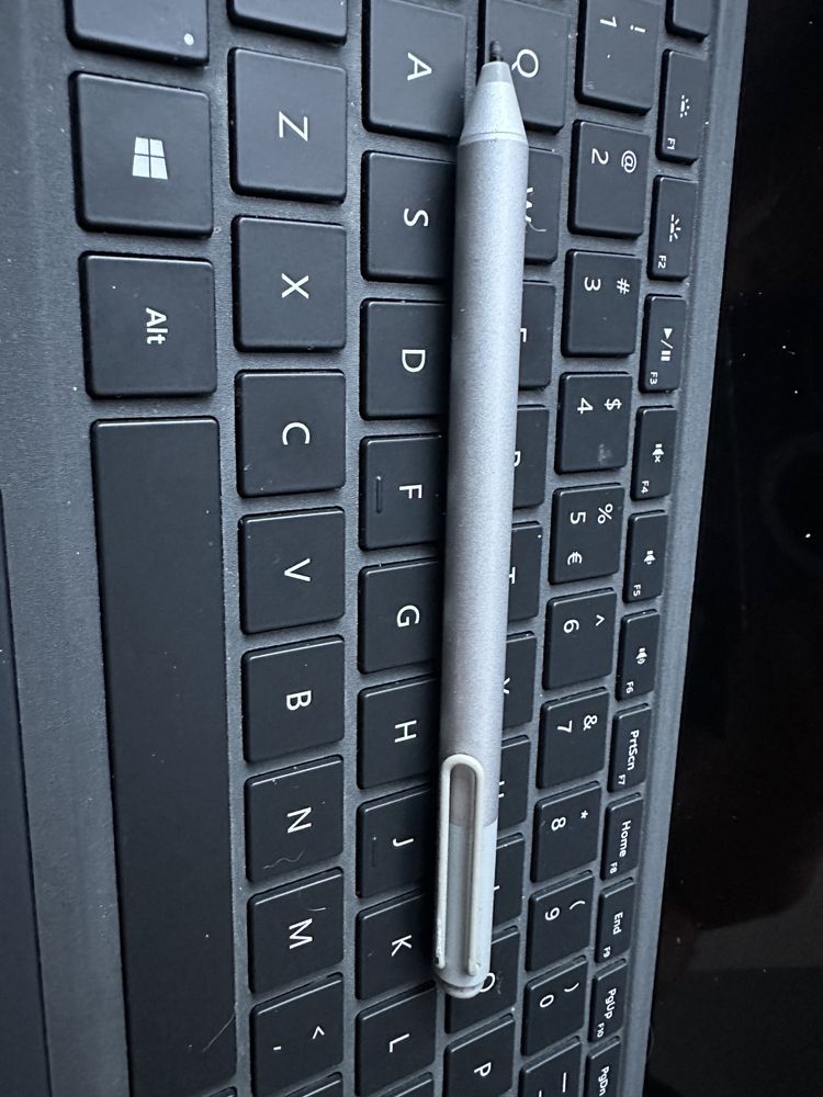 Microsoft surface 4 PRO- intel i5 SSD 119GB/4GB RAM