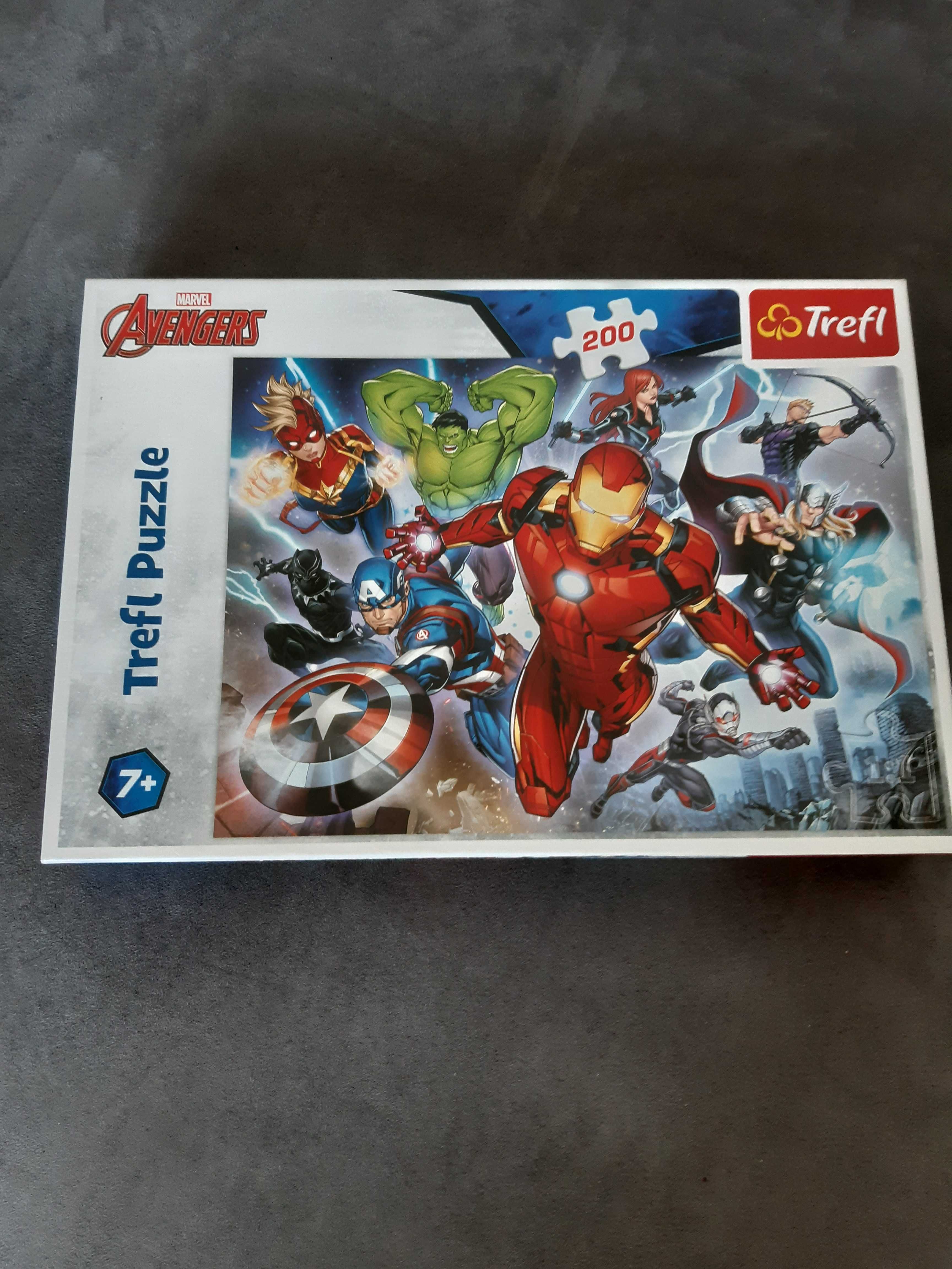 Puzzle 200 Avengers trefl 7+