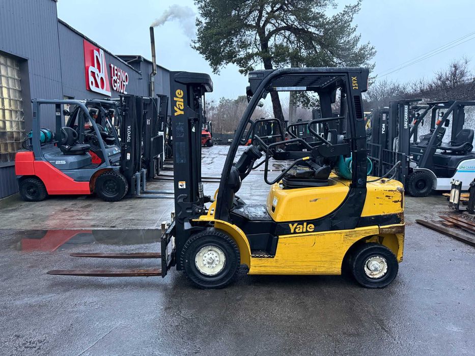 Навантажувач вилковий YALE GLP25VX