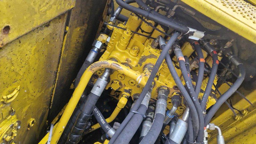 koparka cat 312c caterpillar reduktor obrotu rozdzielacz gąsienica