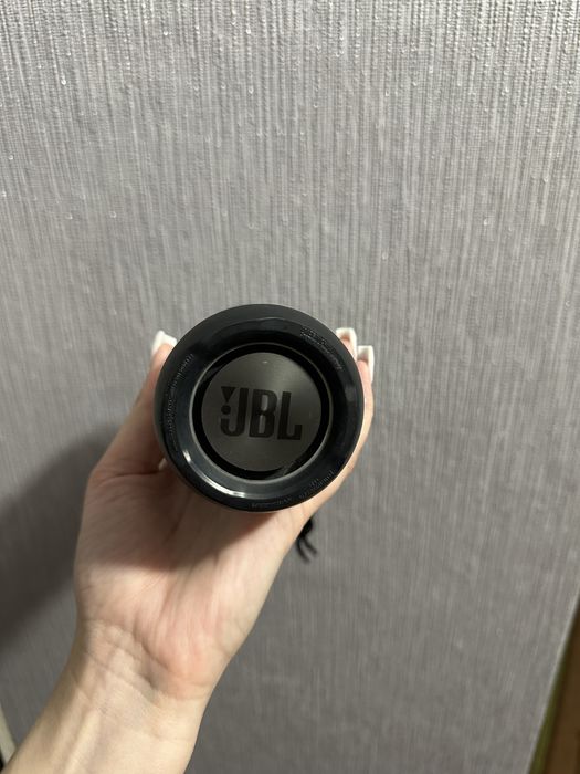 Продам колонку оригинал JBL FLIP 3