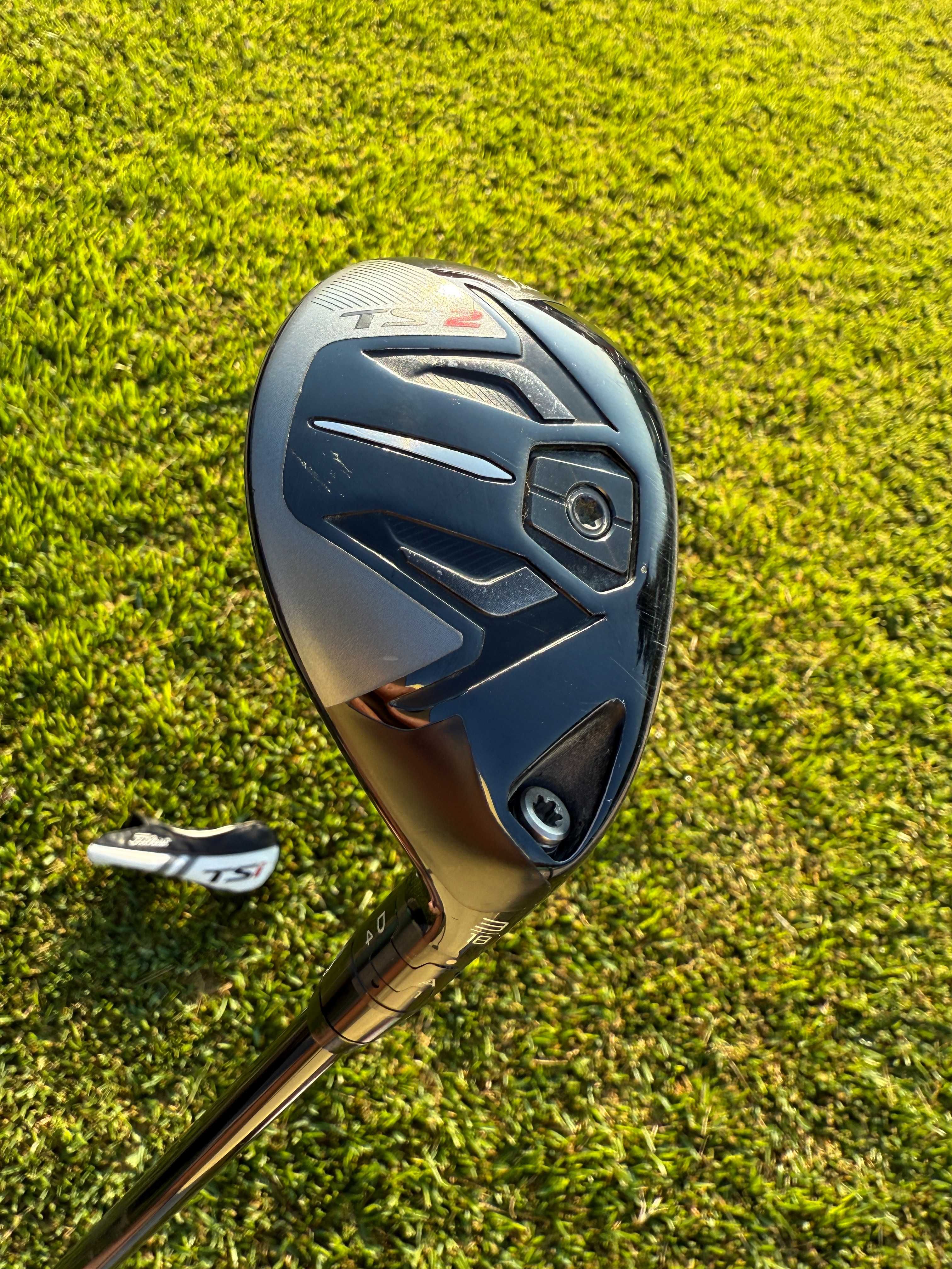 Titleist TSi2 (18) hibrido + 40.5” Mitsubishi Tensei AV Blue 65 stiff