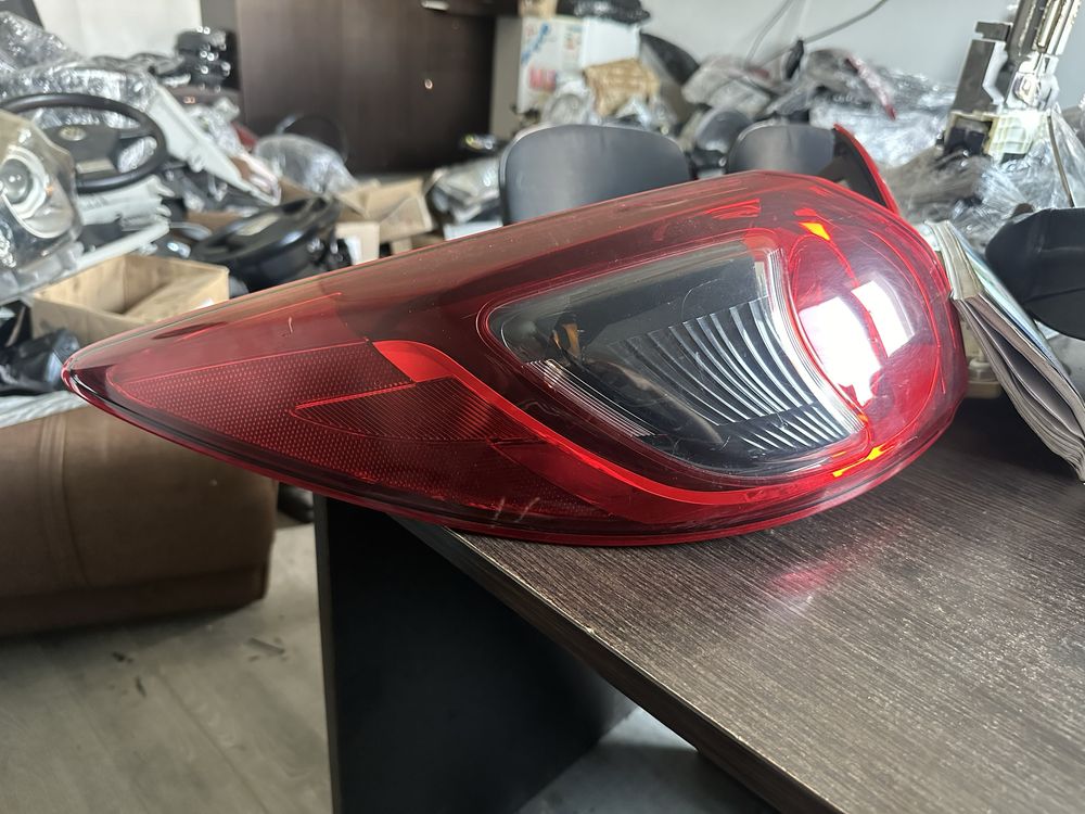 Задній фонар фара гольф 4 5 6 пасат B6 туран каді шкода а5 ауді 3 а6с6