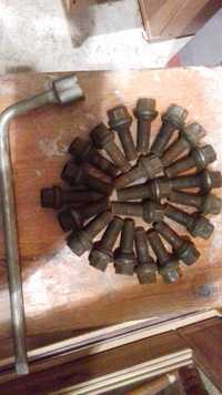 Śruby koła pod dystanse  długość śrub 40 mm  klucz