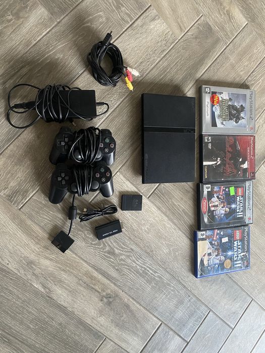 Konsloa PS2 z 2 padami i gry