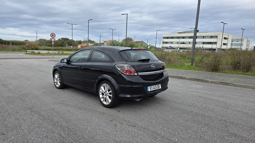 Opel Astra GTC 1.7 - 5 lugares