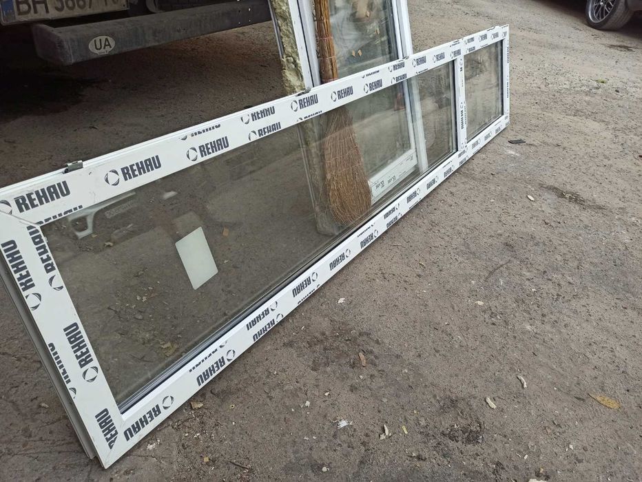 Вікна Rehau глухі, вузькі — після новобудови