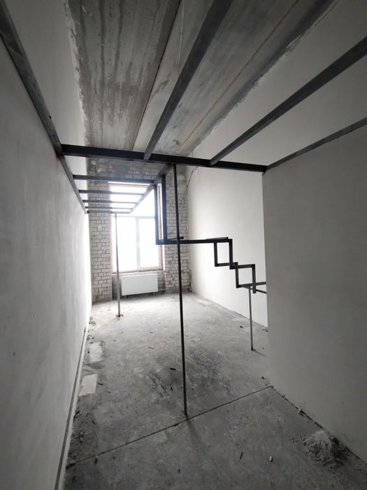 Продам квартиру з чорновим ремонтом м. Академіка Павлова