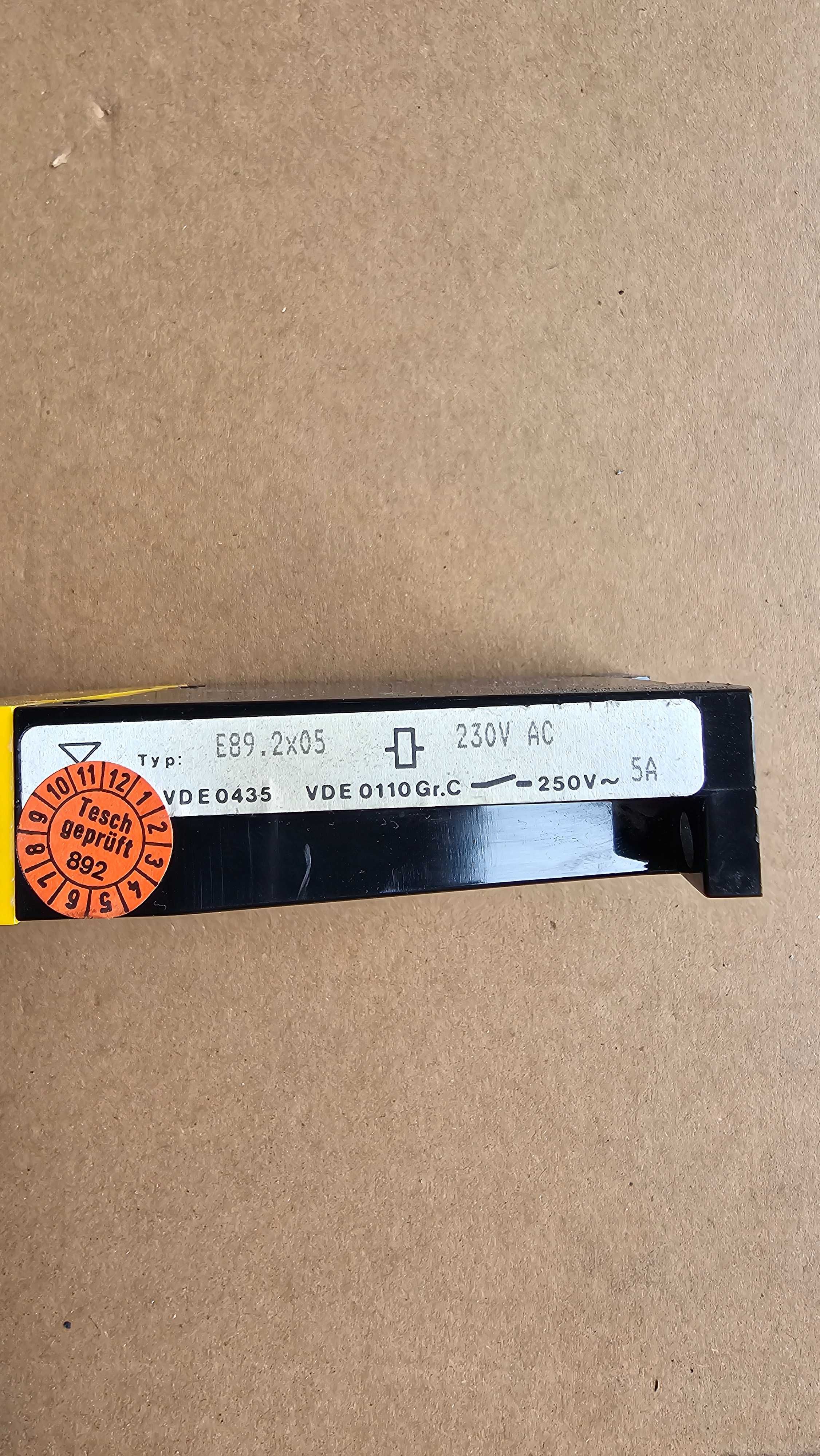 EMG45DIO14M,EMG22DIO7M,e67.3x104,e89.2x05,TRV-20V.2,5A