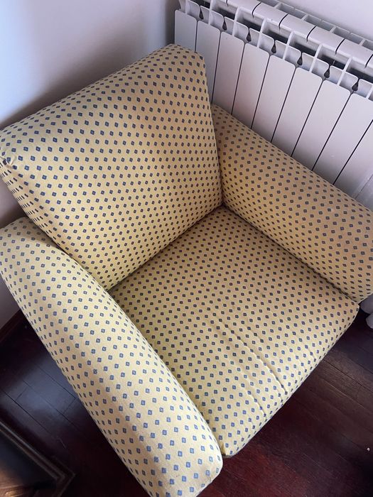 Poltrona/sofá amarelo torrado com padrão
