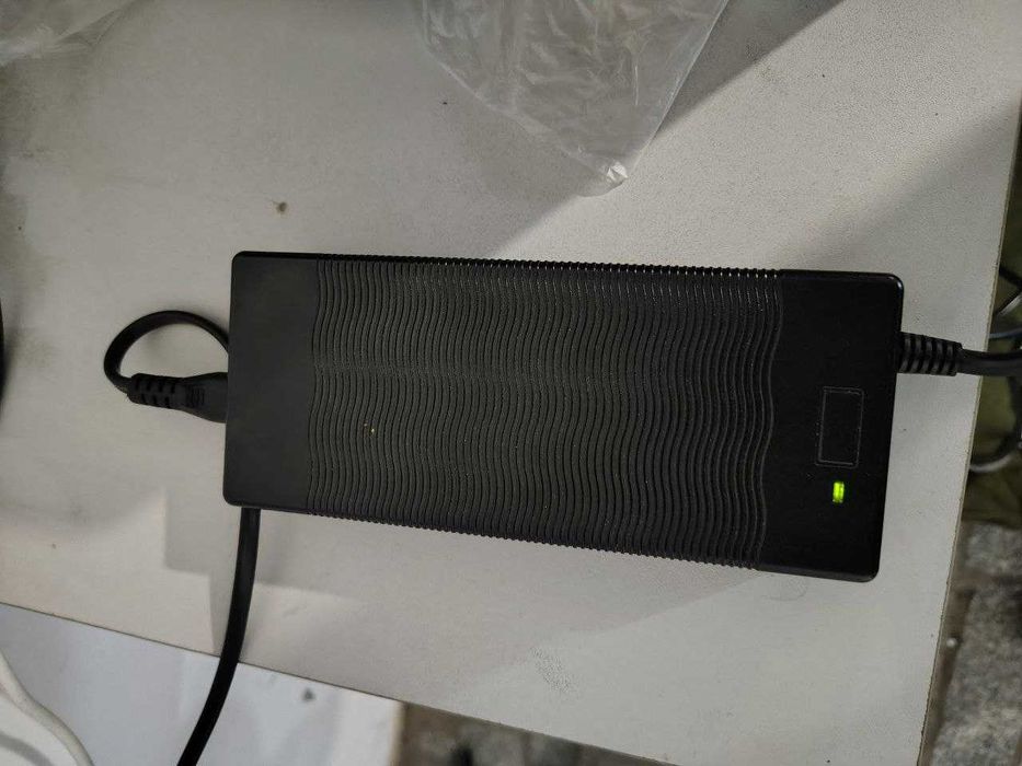 Продам портативна зарядна станція TigFox T-500, Емність 600 Ват