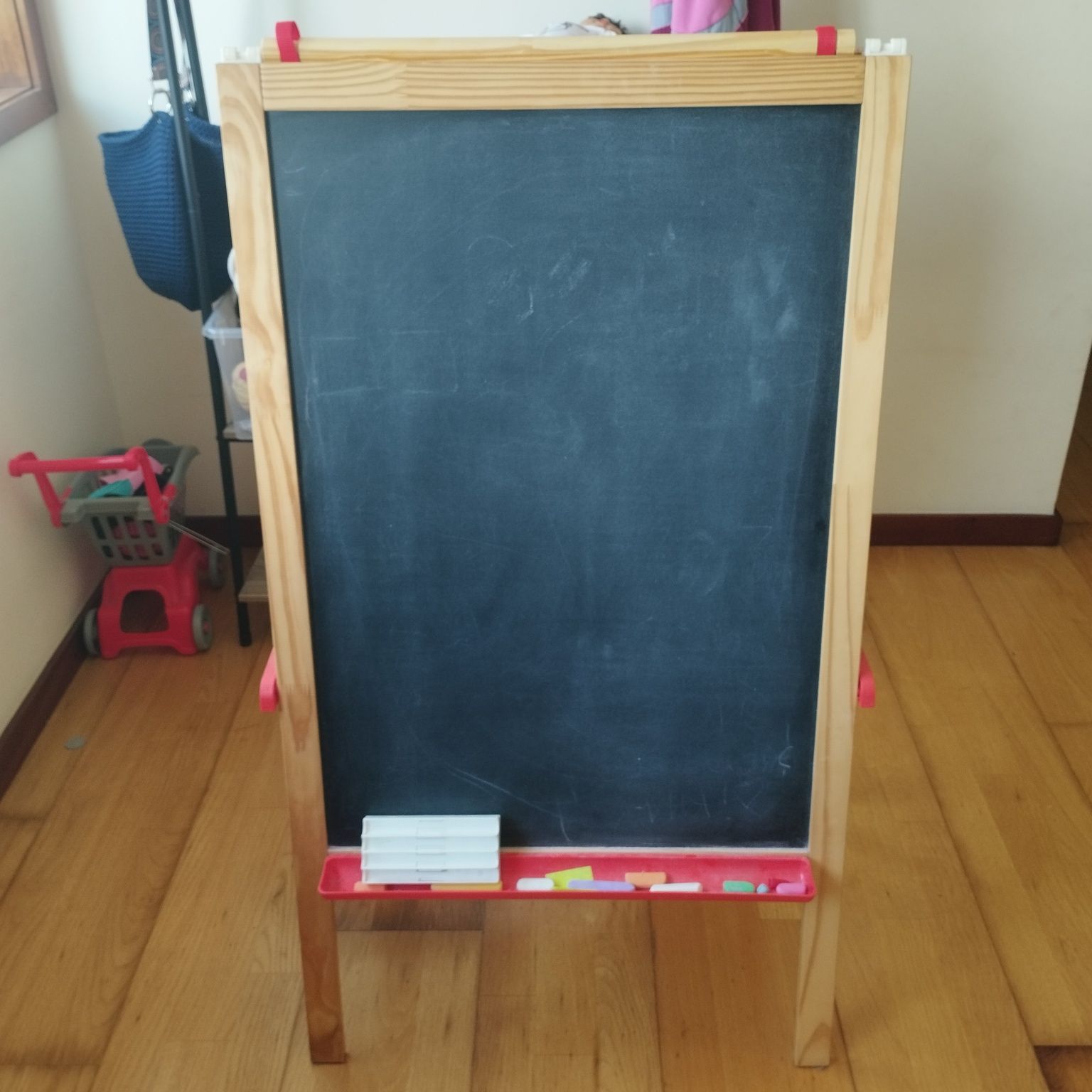 Quadro branco e quadro negro de criança