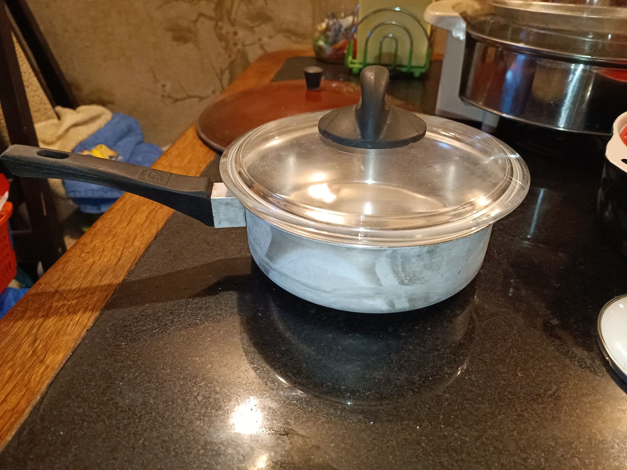 Кастрюля- сотейник с крышкой