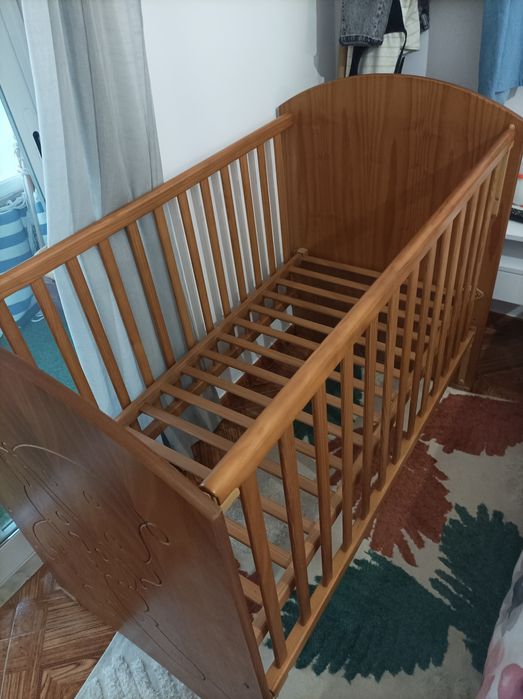 Berço para bebé com colchão