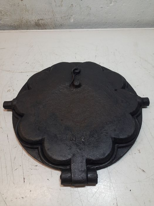 Stara żeliwna gofrownica zapraszam