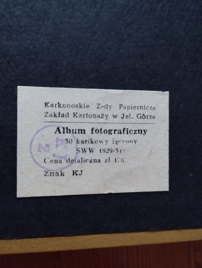 Stary album do zdjęć wklejany