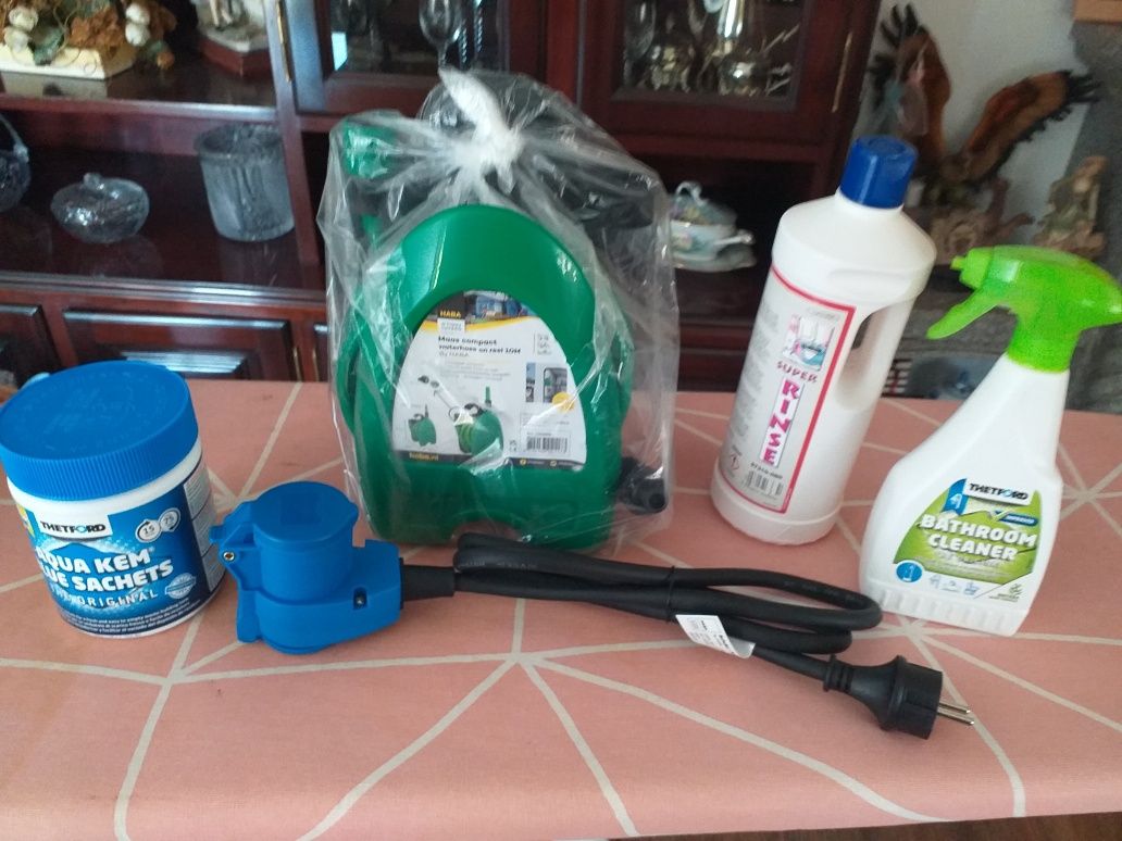 Material para roulotes 1 mangueira  1 ficha  elétrica  3 frascos para