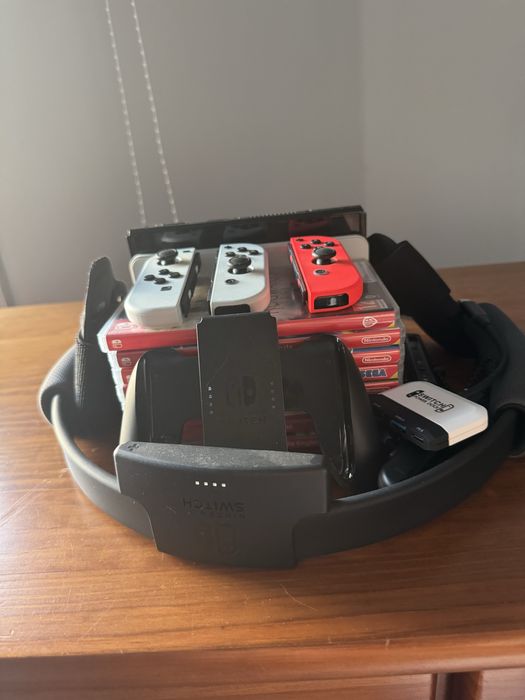 Vendo Nintendo Switch + 8 jogos + acessorios