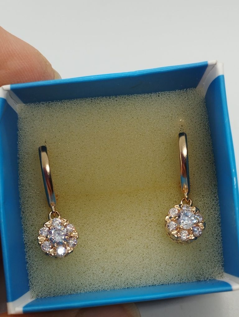Золотые сережки 3.98 грамма