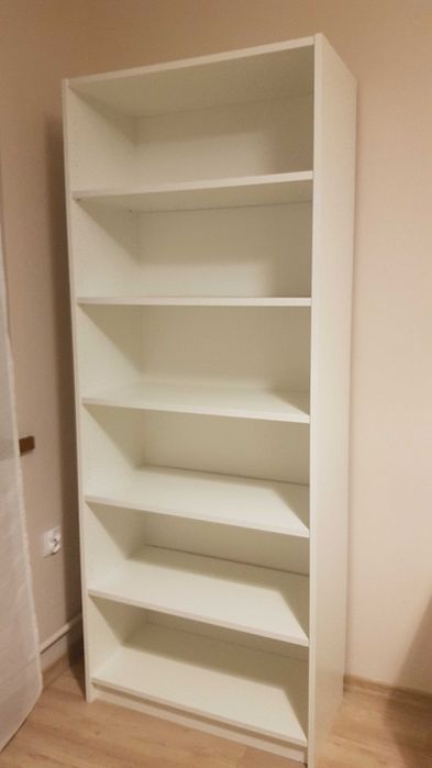 Biały regał ikea z nadstawą