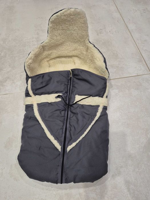 Dwufunkcyjny, wełniany śpiworek na sanki