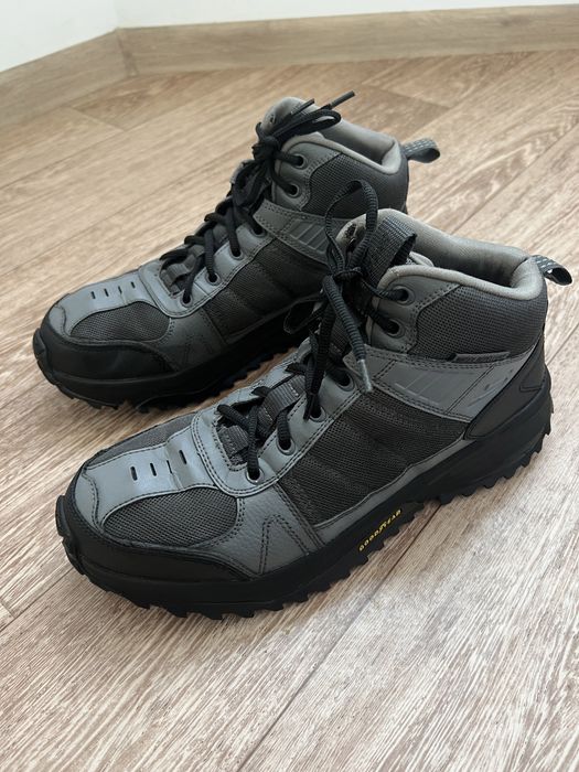 Кросівки чоловічі 42.5–43 розміру, разом (Skechers, Anta)