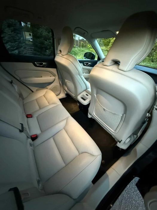 Volvo XC 60 D4 AWD Momentum      2018