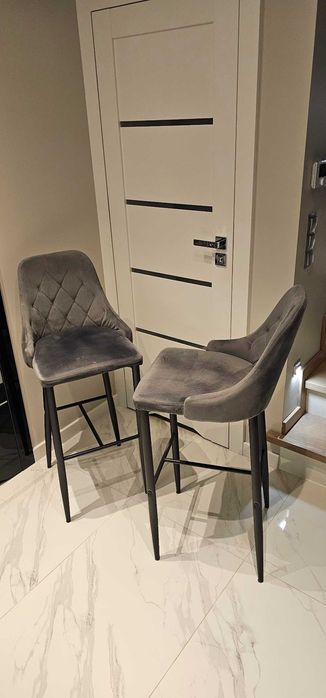 Hokery szare, używane, stan bardzo dobry, welurowe.