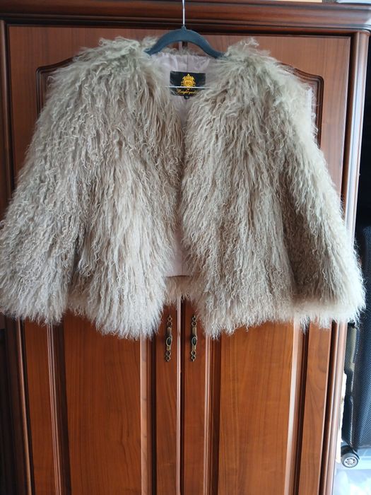 Krótki futro wyprodukowany w Grecji