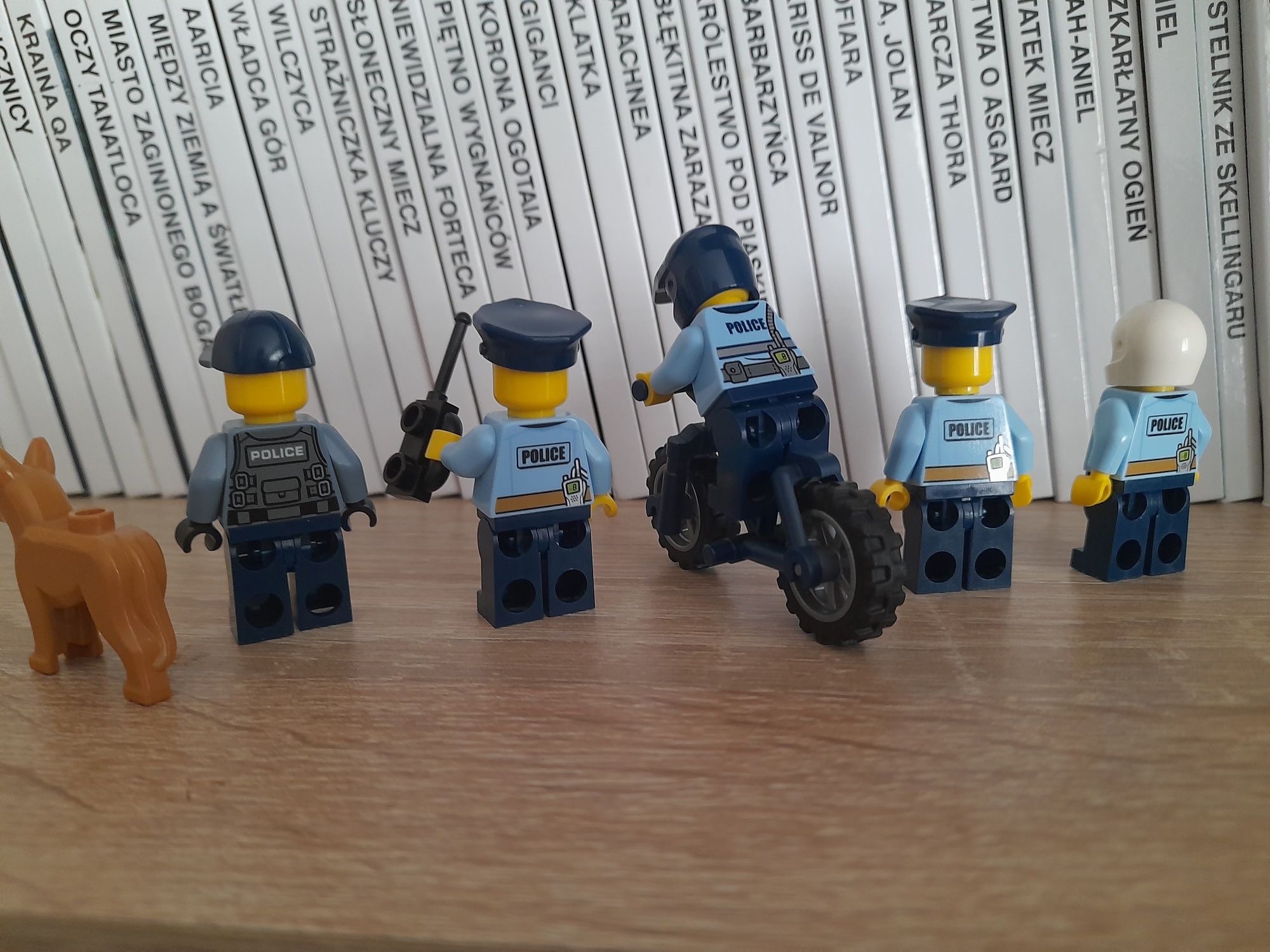 Lego Policja 5 figurek plus motor i pies
