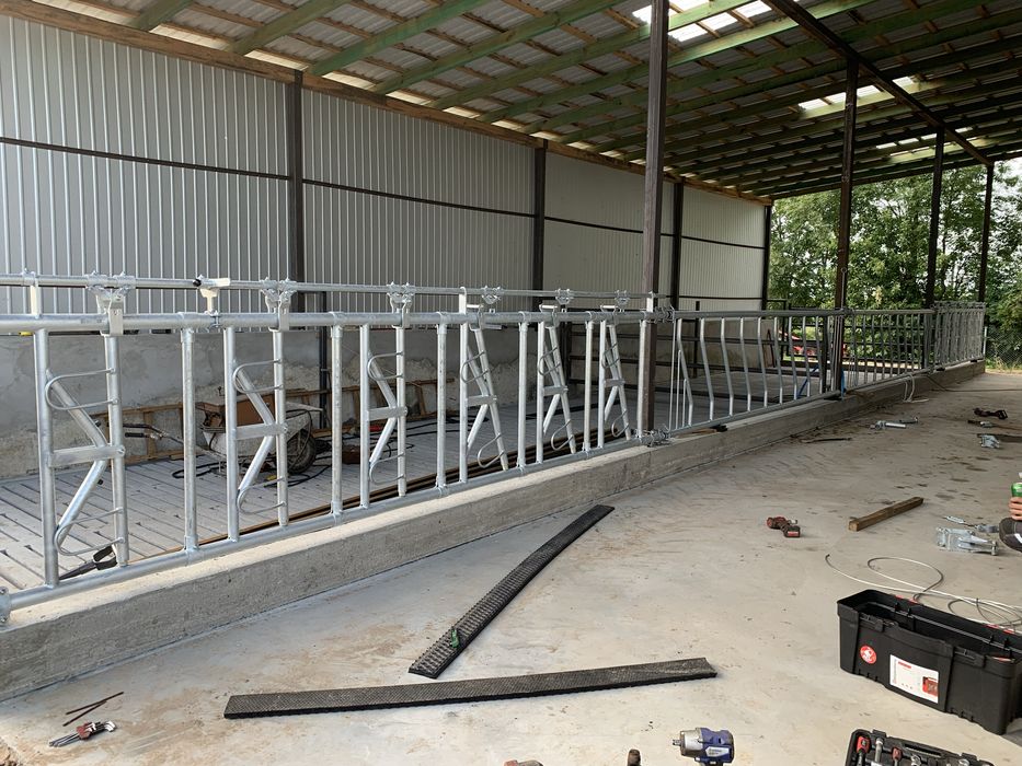 Drabiny zatrzaskowe skośne dla bydła wygrody przegrody przęsła