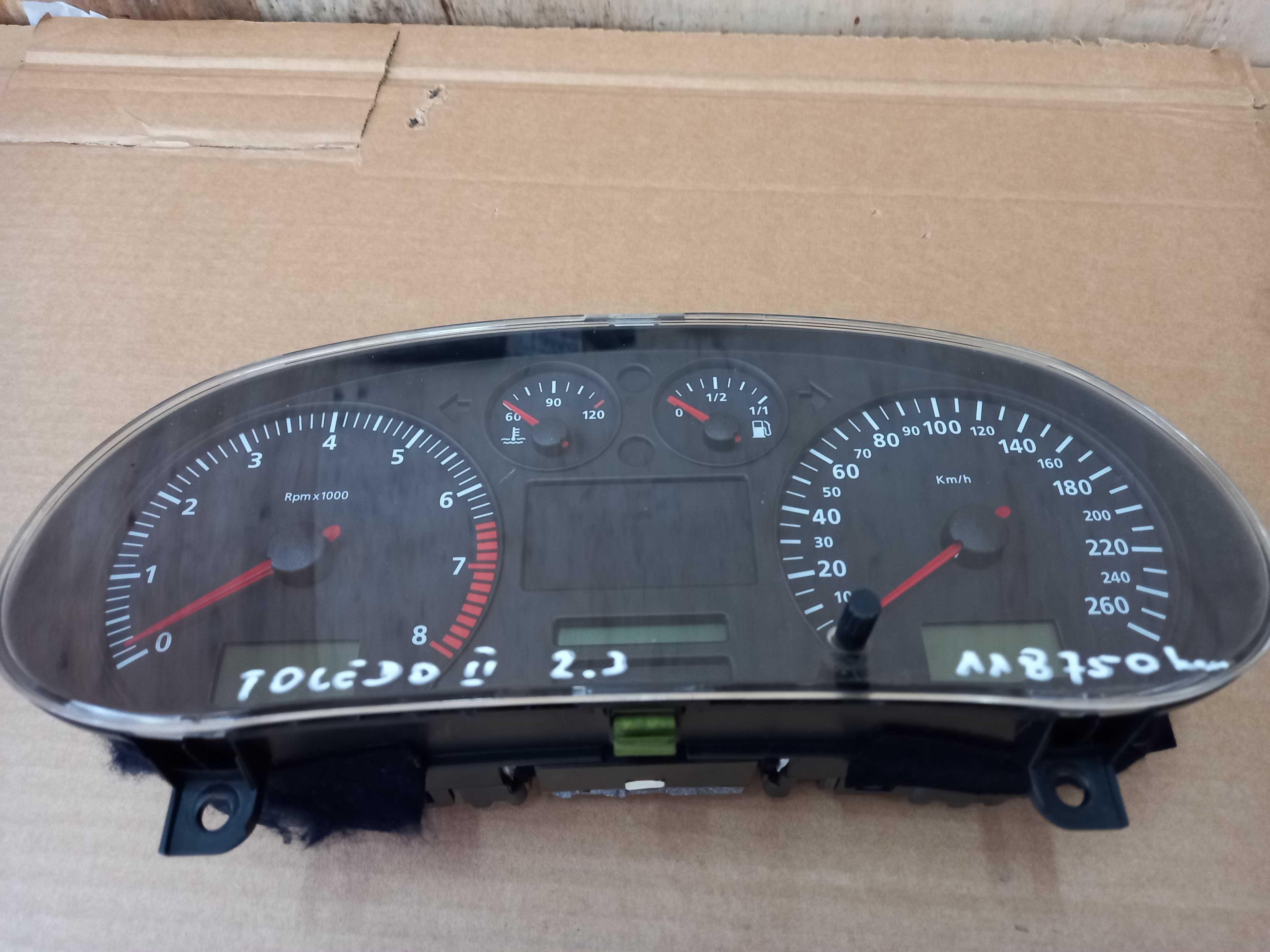 Licznik Seat Toledo II 2.3 -820C