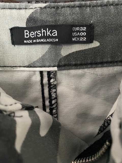 Damskie spodnie moro Bershka r. 32